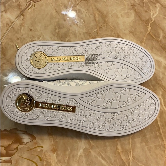 MK Shoes ,Blue Nwob City Low Top Sneakers - Picture 5 of 5